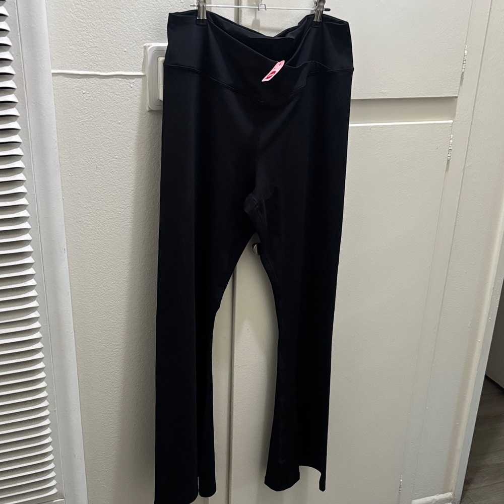Plus size Black High-Waisted Flared Leggings